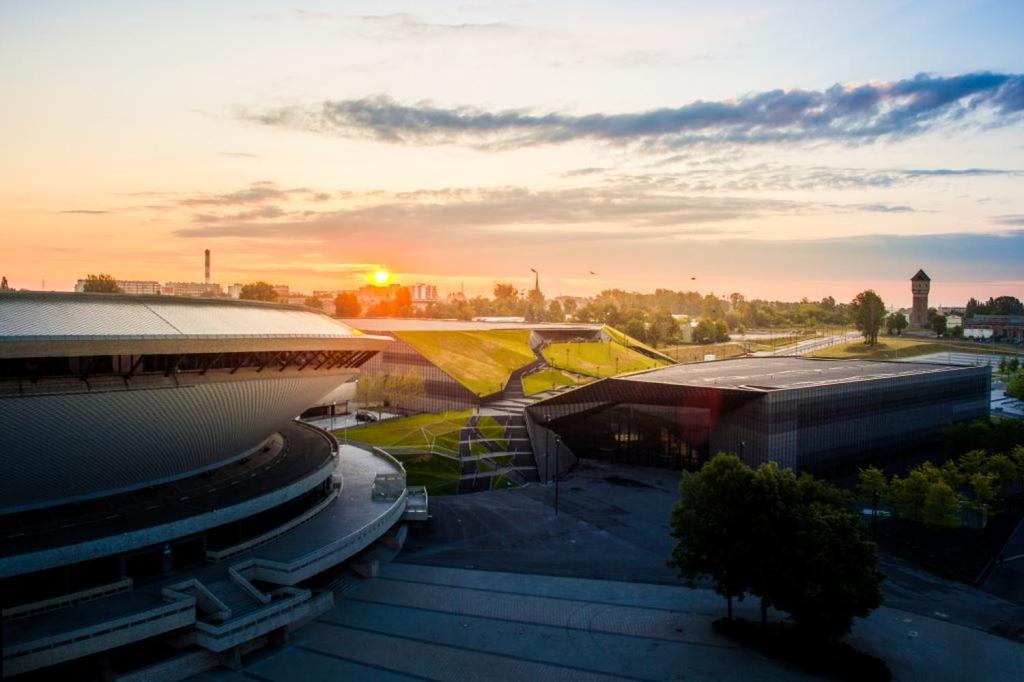 WSPÓŁPRACA Z MIĘDZYNARODOWYM CENTRUM KONGRESOWYM W KATOWICACH Współpraca z Międzynarodowym Centrum Kongresowym to dla nas ogromne wyróżnienie i potwierdzenie najwyższej jakości naszych usług, ale