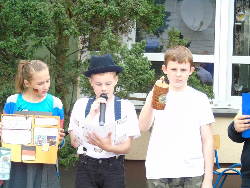 BEZPIECZNE WAKACJE Z LUPO 12 maja o godzinie 10.00 w Komendzie Powiatowej Policji w Międzyrzeczu odbył się Turniej Wiedzy o Bezpieczeństwie pod nazwą Bezpieczne wakacje z Lupo.