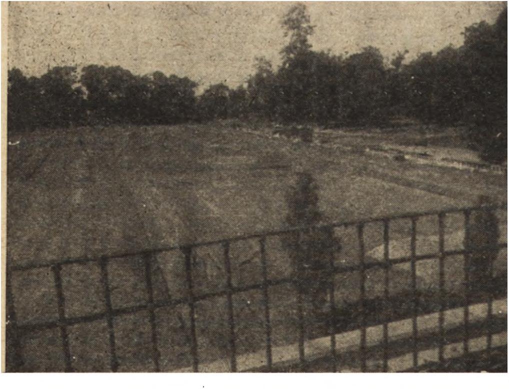 Prace zabezpieczające zostały przez Urząd K onserwatorski rozpoczęte już w r. 1945. W budynku zniszczonym i straw ionym wraz z w nętrzam i w r.