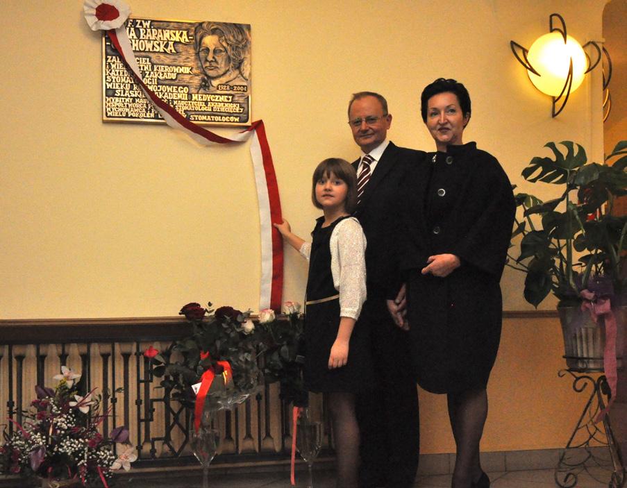 J Stoma 2012; 65, 5 Postek-Stefańska L. Fig. 3. The family of Professor Maria Barańska- Gachowska her son, daughter-in-law and granddaughter. Rodzina Pani Profesor: syn, synowa i wnuczka. Fig. 5. Participants in the Conference.