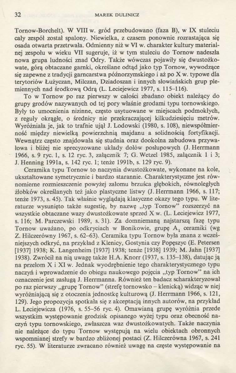 32 MAREK DULINICZ Tornow-Borchelt). W VIII w. gród przebudowano (faza B), w IX stuleciu cały zespół został spalony. Niewielka, z czasem ponownie rozrastająca się osada otwarta przetrwała.