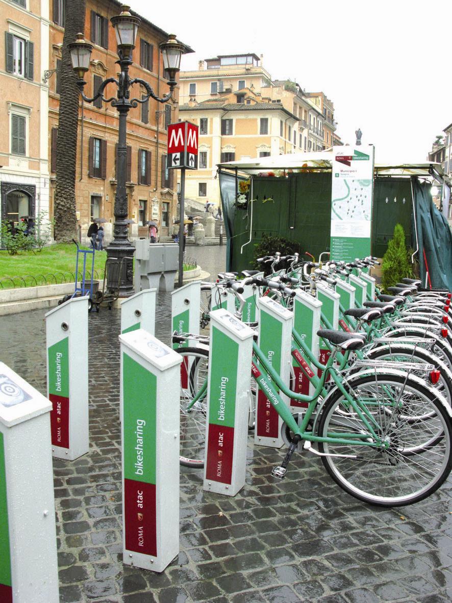 starego miasta. Wymagana jest rejestracja w punkcie ATAC, abonament kosztuje 5. Użytkownik otrzymuje kartę chipową (smart card).