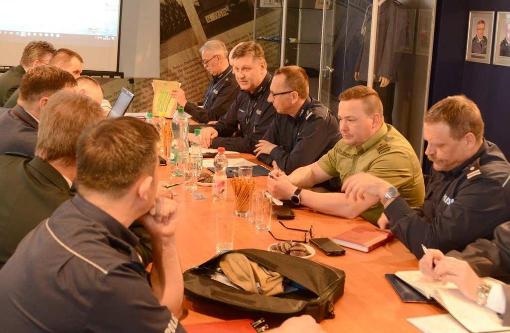 KOMUNIKATOR MGP STRONA 3 Rozmawiali o nowej ustawie i jej zastosowaniu w codziennej służbie Z inicjatywy KWP zs.