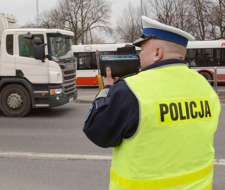 STRONA 4 KOMUNIKATOR MGP Laserowe mierniki prędkości w służbie Policji Policja, działając w ramach ustawowych uprawnień, wykorzystuje różnego rodzaju urządzenia służące do mierzenia prędkości