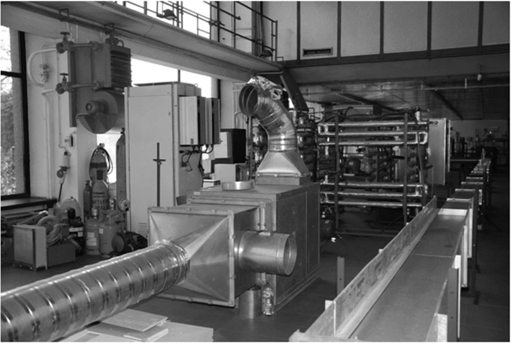 montowano badaną przepustnicę, przepustnicy o wymiarach 198 347 2 mm zamontowanej na łożyskach kulowych. Rys. 12.