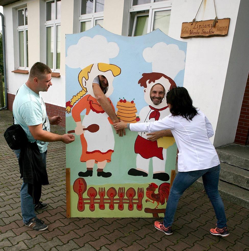 Leśne specjały i ziołowe smaki Malownicza wieś we Wrzosowej Krainie w Borach