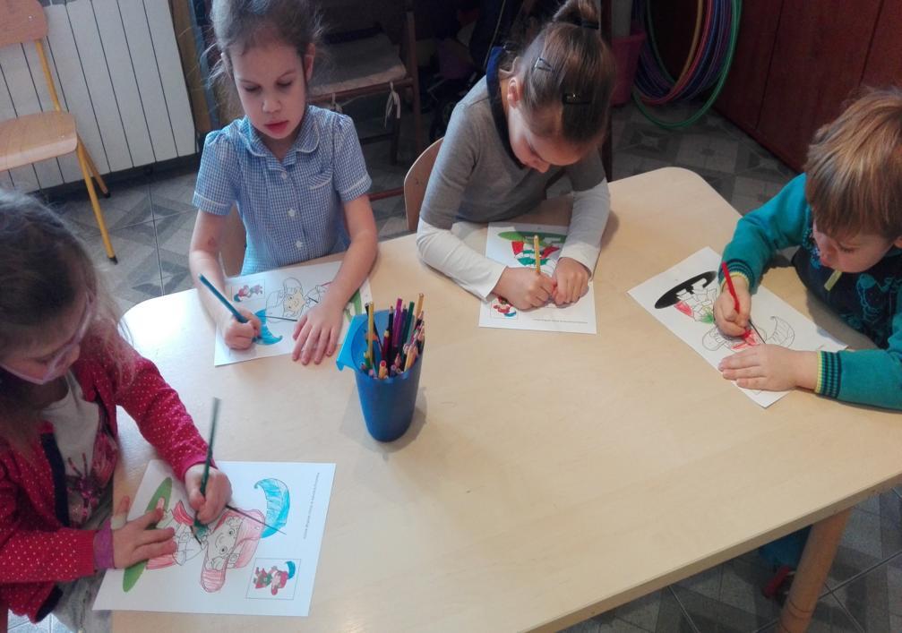 Słuchaliśmy, omawialiśmy i śpiewaliśmy piosenkę Niech się spełnią marzenia. Utrwaliliśmy nazwy pór roku poprzez między innymi rozwiązywanie zagadek.