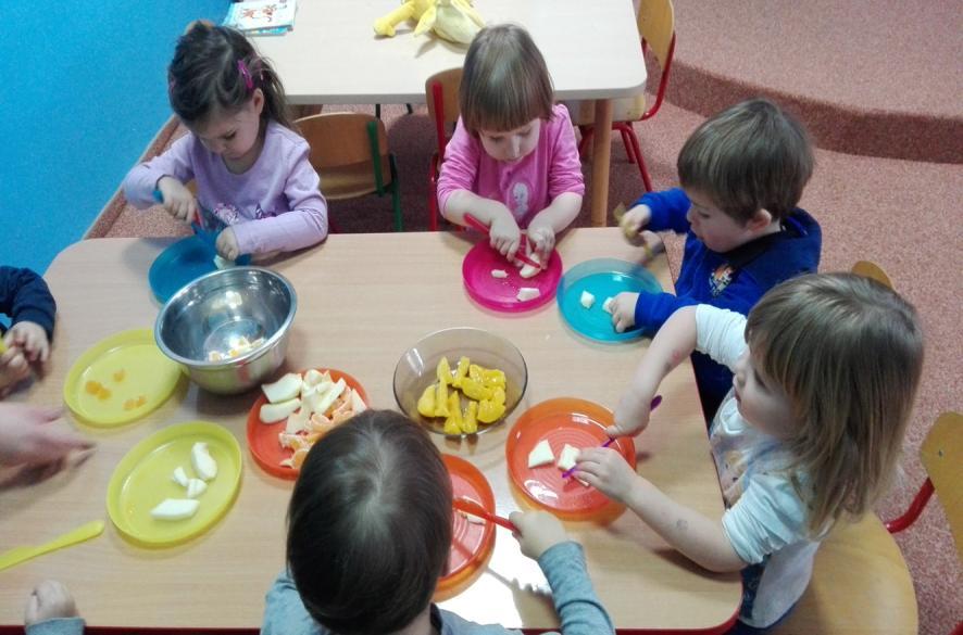 Zwróciliśmy uwagę też na nasze ząbki. Wiemy jak o nie dbać, żeby były zdrowe. 12 stycznia obchodziliśmy Dzień Witaminki.