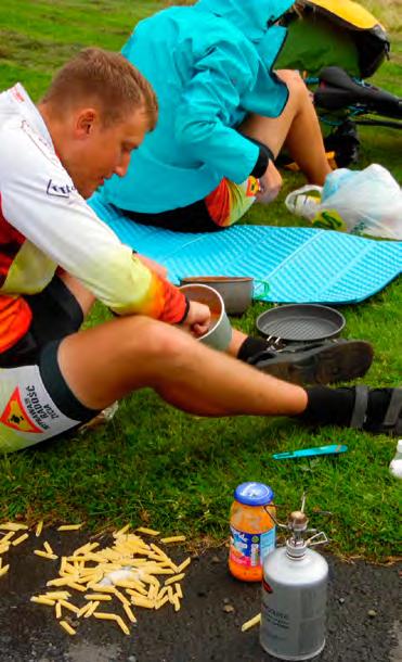 Polecamy opony z wkładką antyprzebiciową Schwalbe marathon plus można przejechać wyprawę bez przebicia dętki. Jeżeli wciąż mało Wam informacji, to zapraszamy do zakładki o nas na naszej stronie.
