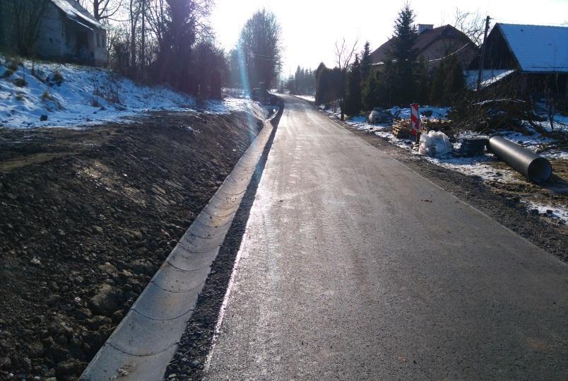 Chodnik wzdłuż Drogi
