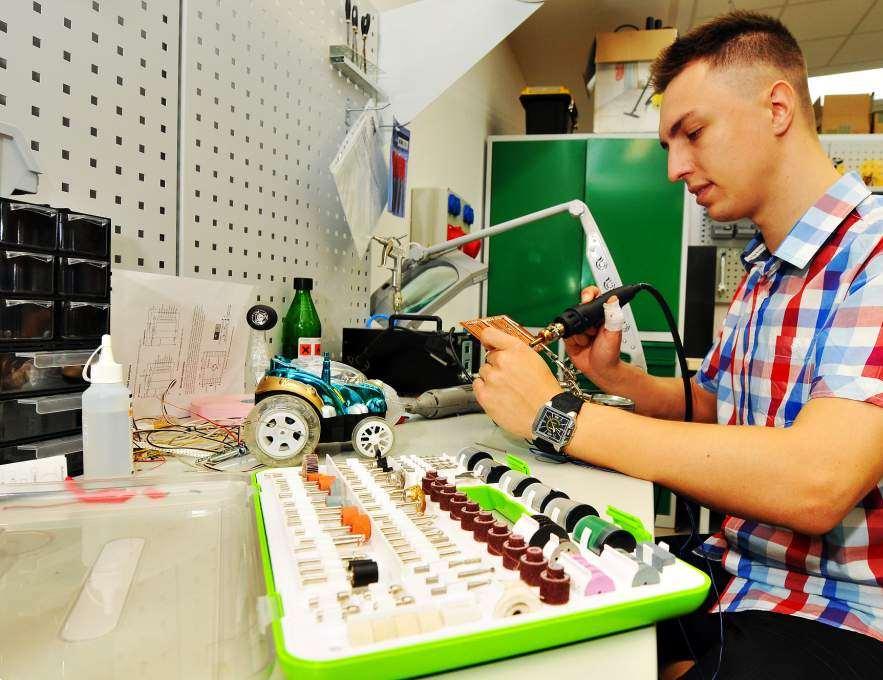 WYDZIAŁ ELEKTROTECHNIKI, ELEKTRONIKI INFORMATYKI I AUTOMATYKI e wzorca tekstu automatyka i robotyka (I i II st.) elektronika i telekomunikacja (I i II st.) (również w j. ang. w IFE, studia I i II st.