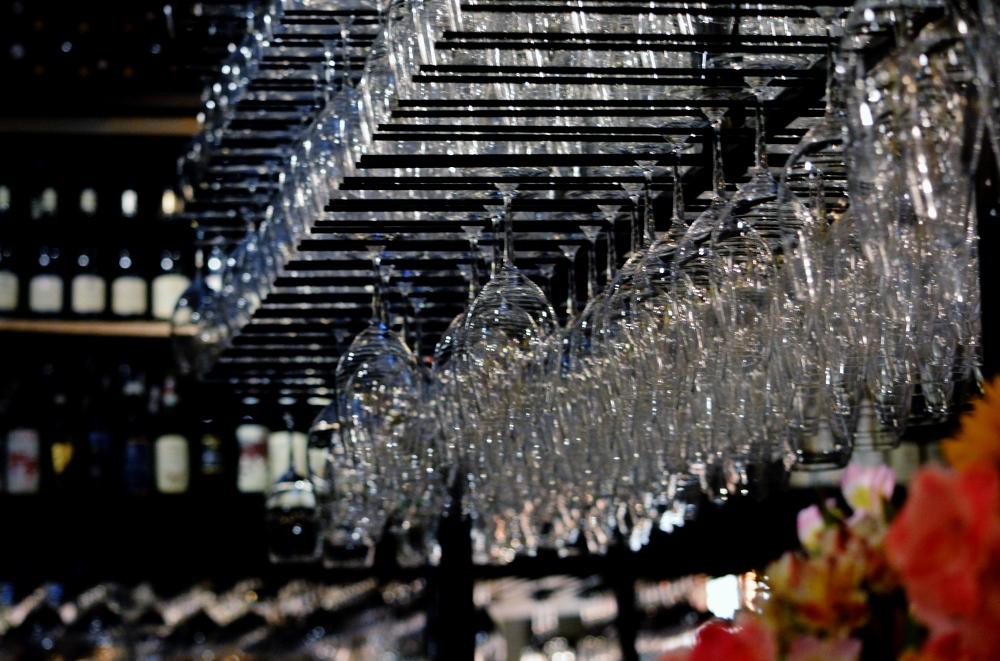 Kieliszki Próżnej Kolejny wine bar, tym razem sprawiający jednak wrażenie nieco nowocześniejszego pod względem wystroju i kuchni.