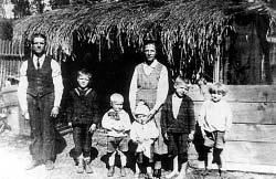 Dawny Oœwiêcim w obiektywie ze zbiorów Tadeusza Firczyka Niedola bezrobotnego Bezrobotny z Oświęcimia Kazimierz Golonka w przeddzień Zielonych Świąt został wyeksmitowany z domu pewnego fabrykanta