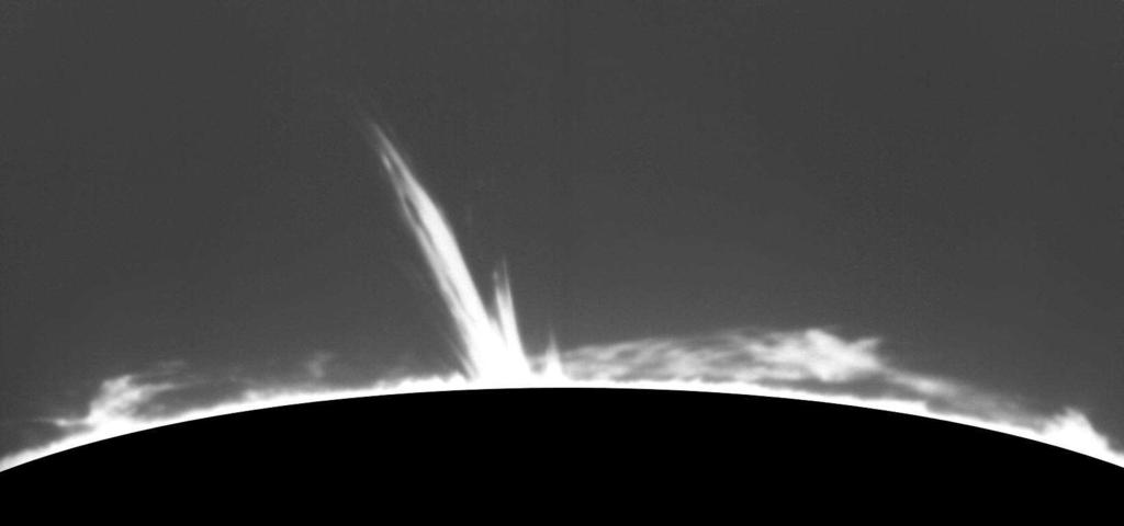 PROXIMA 1/2013 strona 30 CAP (ang.: Cap Prominence, pl.: Protuberancja typu czapka).