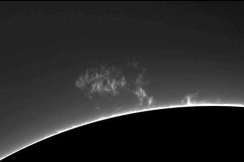 PROXIMA 1/2013 strona 31 http://www.lafterhall.com/lunt_ls50f_solar_prominences.html EPL (ang.: Eruptive Prominence at Limb, pl.: Protuberancja eruptywna).