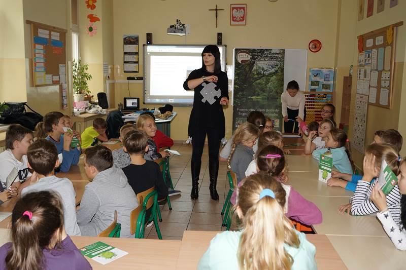7 Kolejna prelekcja dotyczyła w jaki sposób należy chronić przed degradacją środowisko oraz zabytki.