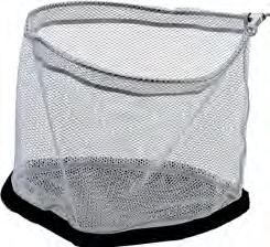 TRX Landing Net Handle to dwuczęściowa, bardzo lekka,