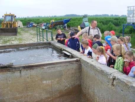 Spacerowały po terenie oczyszczalni i pod nadzorem kierownika obiektu z bliska oglądały, m.