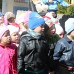 grupa Biedronek z p. Iwonką zaprosiła wszystkich kolegów na teatrzyk znany nam wszystkim z lat dziecinnych pt.: Królewna Śnieżka. To nie koniec atrakcji tego dnia. Około godz. 11.