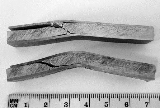 Layered composites of Al-Ti alloy fabricated by diffusion bonding 13 Twardość warstwy tytanowej po procesie prasowania wynosi 341 HV0.5 w stosunku do twardości 350 HV0.