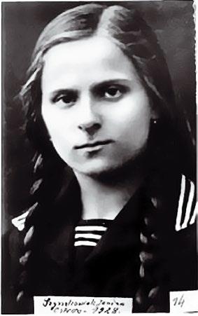 Liceum i Gimnazjum Humanistycznym w Ostrowie Wielkopolskim. Była pilną i ambitną uczennicą.