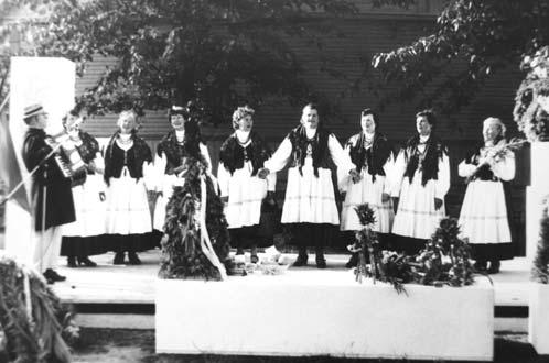 6 Zabłudów i Okolice Pierwsza płyta Folwarczanek Choć zespół Folwarczanki istnieje od 1984 roku to w tym obchodzi okrągły jubileusz.