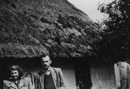 71 We wsi znajdowały się w tym czasie 2 szkoły ludowe, młyn, pota- Ŝarnia i kopalnia ropy naftowej.