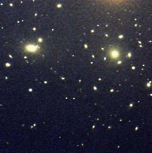 Gromada galaktyk (Coma) Gromady galaktyk zawierają setki obiektów Nie zawsze łatwo rozpoznać gromadę patrząc na rozkład galaktyk bardziej niezawodne