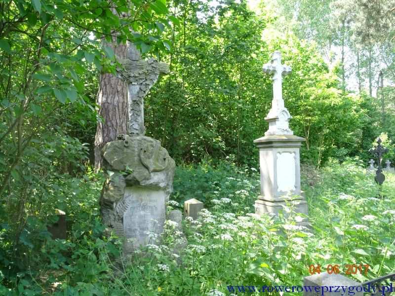 kilometrów miejscowości Uhrusk. W odległości ok.