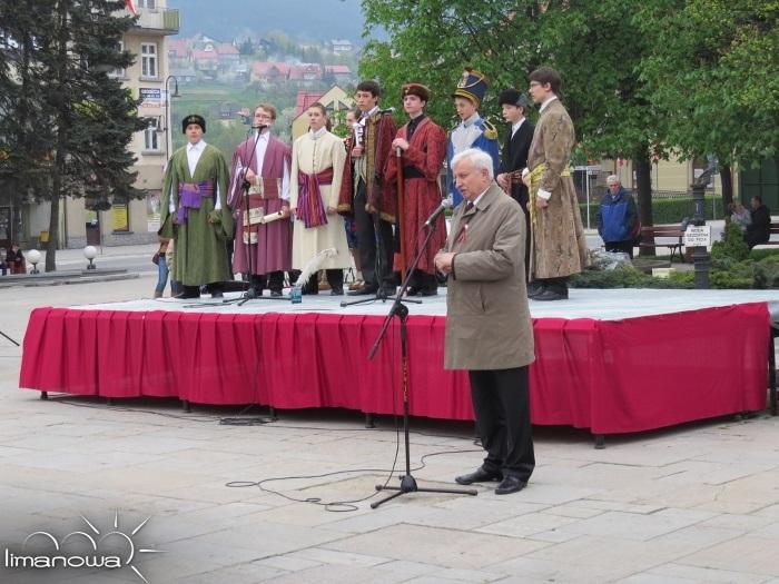 będzie mieć się dobrze, to nam wszystkim w tej Ojczyźnie będzie się dobrze żyć. Dlatego świętujmy dzień 3 maja, pamiętajmy o tych, którzy wielkie poświęcenie włożyli dla naszej Ojczyzny.