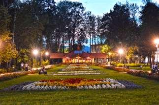 Sercem uzdrowiska jest zrewitalizowany w latach Park Zdrojowy.
