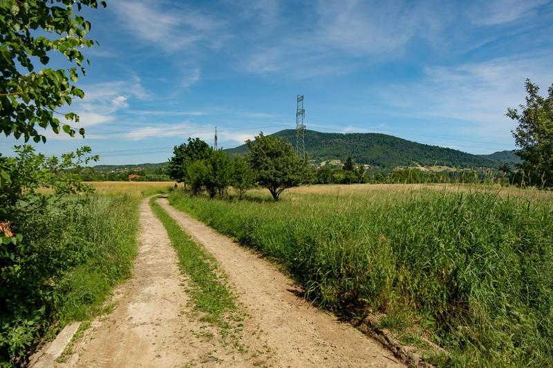 nieopodal mostu prowadzącego do Porąbki, przystanku PKS w kierunku Kobiernic i dalej Bielska Białej.