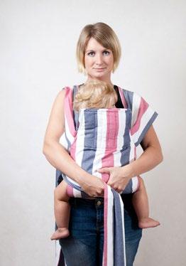 Zmień rękę podtrzymującą dziecko i w ten sam sposób przełóż lewy pas