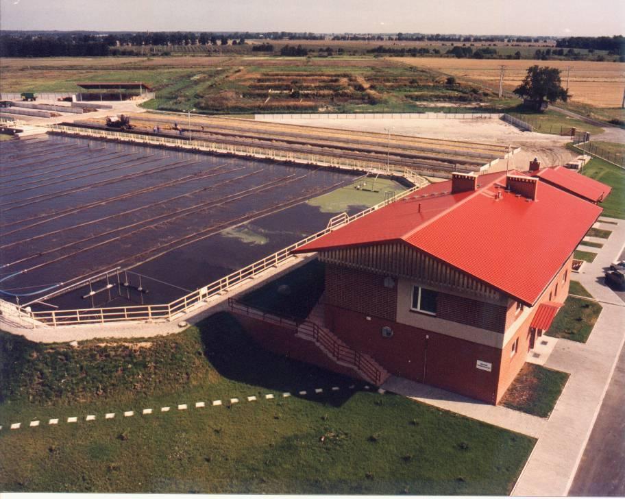 osadnik wtórny strefa końcowego natleniania strefa końcowej sedymentacji - Filtry gruntowe - Zagęszczacz osadu, - Stacja odwadniania osadu, - Stacja chemicznej defosfatacji, - Poletka utylizacji