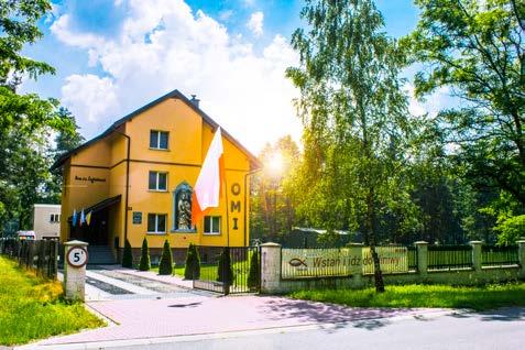 Dom świętych Młodzianków Oprócz nowego domu, w Kokotku stoją już dwa inne budynki - dom zakonny - świętego Eugeniusza de Mazenoda, w
