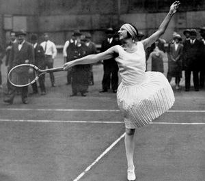 Tenis 1920 Początek XX wieku byłrównieżpoczątkiem obsesji na punkcie aktywnego spędzania wolnego czasu, np.