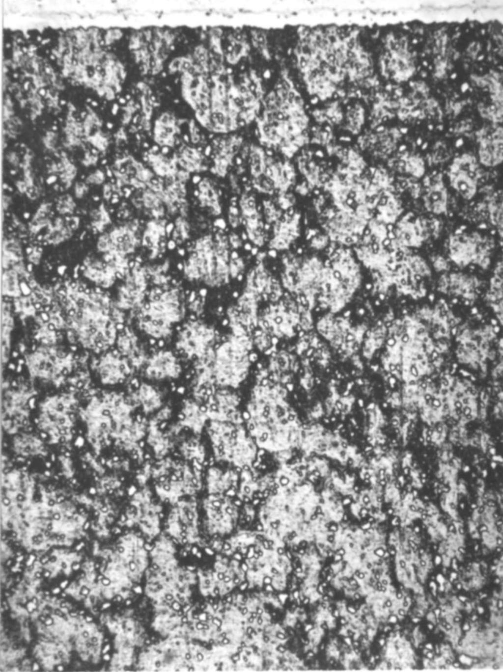 98 T R I B O L O G I A 3-2010 WYNIKI BADAŃ Budowa warstw Mikrostrukturę węglikowej warstwy chromowanej (węglikowa warstwa typu CrC), ujawnioną za pomocą trawienia nitalem szlifów metalograficznych