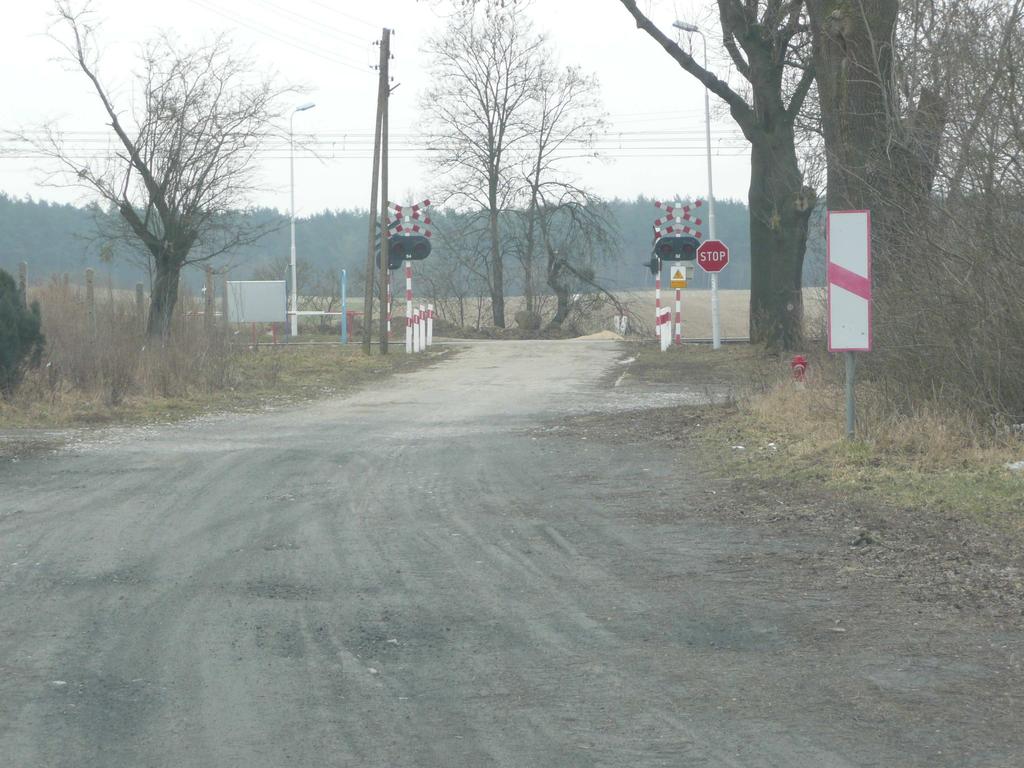 4. Opis stanu niejącego Przejazd w Morzycy - km 157,291 Modernizowany przejazdu kategorii C w ciągu drogi gminnej nr 540001Z.