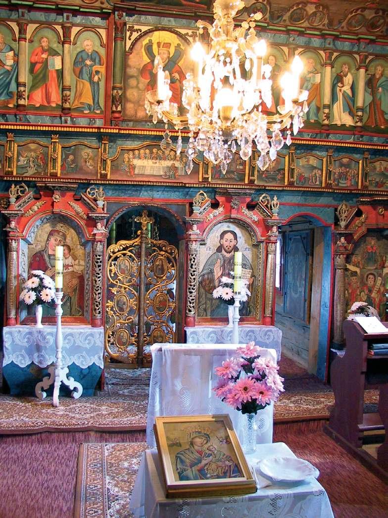 Zrubová cerkva sv. Bohorodičky v Miroli bola postavená v roku 1770. Veže i stupňovité štvor hranné kupoly sú zakončené makovičkami so slepými tamburmi a krížmi.