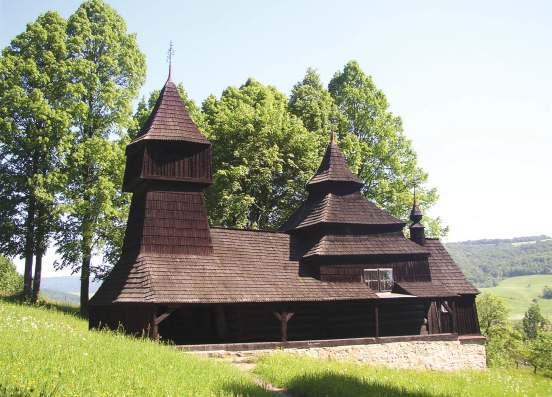 Na kamennej pod murovke stojí v obci Lukov zrubová trojpriestorová cerkva sv. Kozmu a Damiána z rokov 1708-1709. Ako jediná na Slovensku je podpivničená.