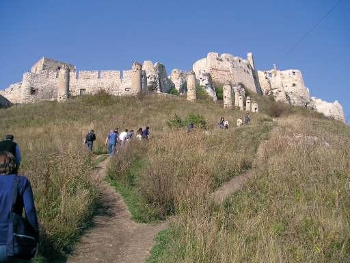 Cesta H/557 spája Stropkov s mestami Vranov nad/topľou a Humenné a vedie vedľa vodnej nádrže Domaša.