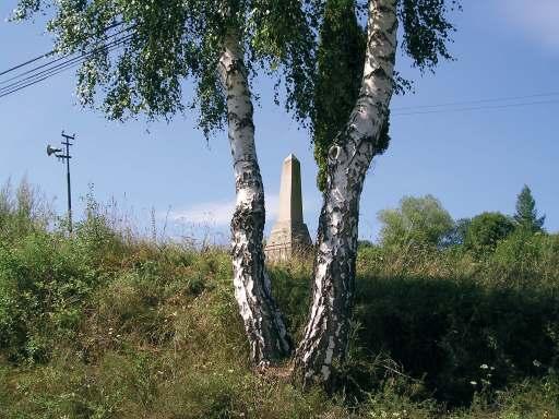 Pomnik w Jurkowej Woli MIASTO GIRALTOWCE Miasto Giraltowce posiada kilku interesujących zabytków kulturalnych. Należą do nich kościoły, pałace i pomnik.