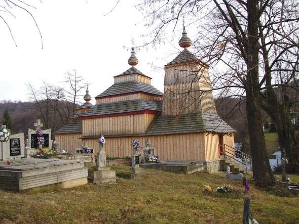 W roku 1705 została zbudowana cerkiew p. w. św. Paraskiewy w Dobroslawie. Pierwotny kształt budowy o trzech pomieszczeniach został zmieniony po dobudowaniu dwóch kaplic w 1932 roku.