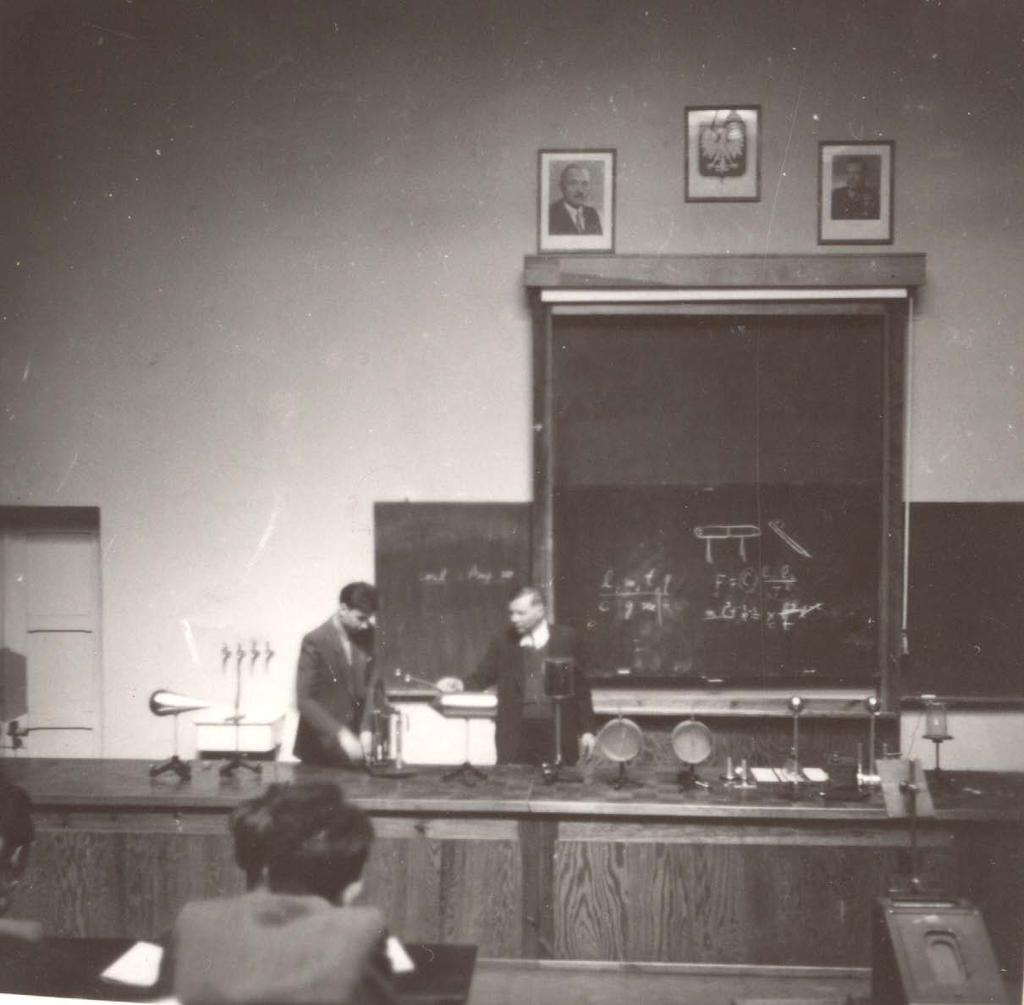 Od 1952: główny wykład kursowy Fizyka doświadczalna dla studentów I i