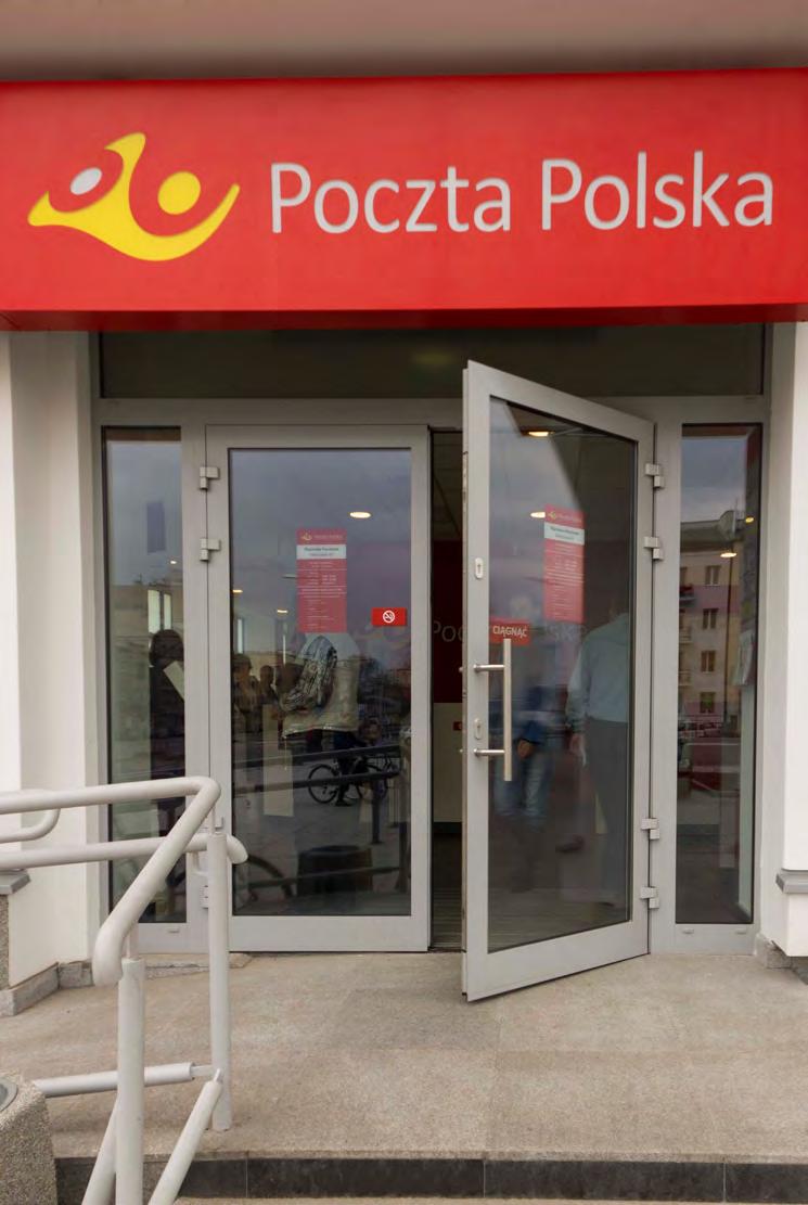 Jedynie w sytuacji braku przeszklonych drzwi lub jeśli okienko w drzwiach jest bardzo małe, rozwiązaniem jest tablica