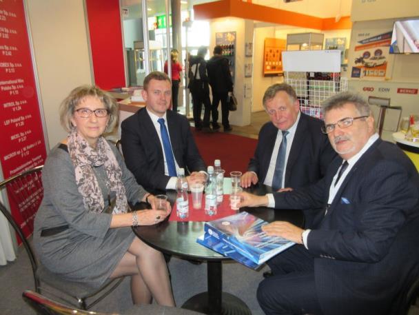Polska Mariusz Maślany Prezes Zarządu Elektrometal Energetyka SA Warszawa Arkadiusz Stępski Dyrektor Handlowy Oddziału Południe Energetyka SA Tychy Od lewej: A. Dzięcioł, Sz. Biel, E. Biel, J.