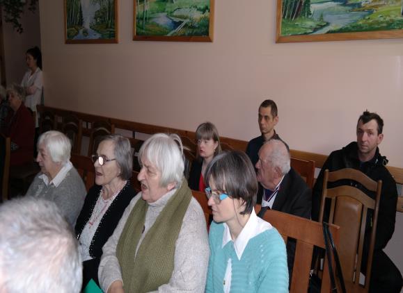 Przegląd kolęd rozpoczęła powitaniem gości Izabela Lorenc Dyrektor Domu Pomocy Społecznej w