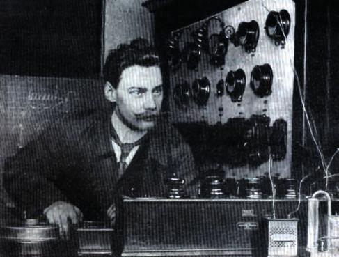 SYLWETKI ZASŁUŻONYCH ELEKTRYKÓW FAMOUS ELECTRICAL ENGINEERS a następnie Instytucie Fizycznym Politechniki. Pod koniec studiów wykonał u sławnego prof.