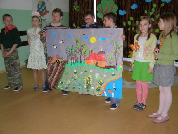Święta Narodowe 30 kwietnia Apel z okazji Uchwalenia Konstytucji 3 maja przygotowany przez uczniów naszej szkoły pod opieką p. J. Mitury.