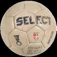 najlepszymi piłkami. W 2012 roku SELECT wylansował pierwszą inteligentną piłkę - SELECT iball.
